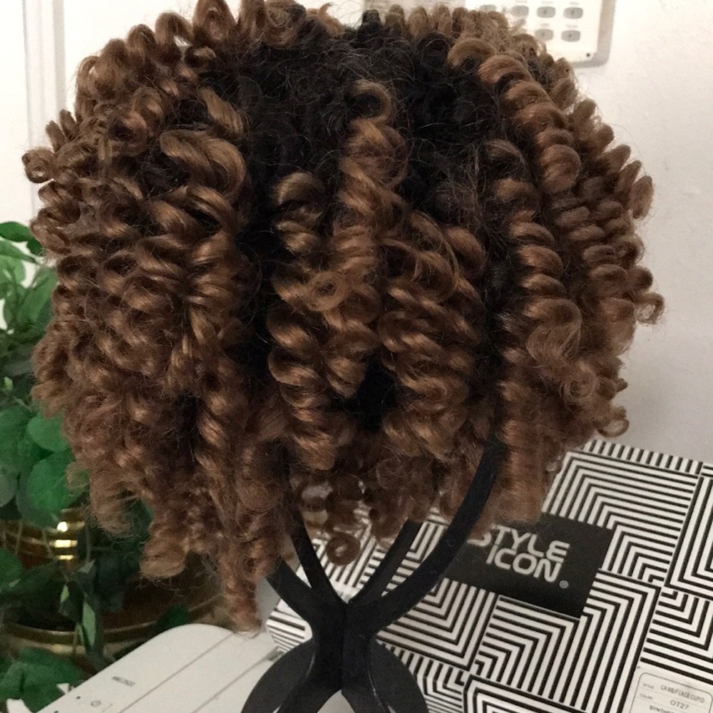 STYLE ICON 12” Curly Wig💕.    OS